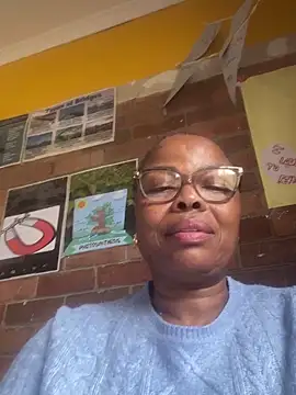 Nomthie online show from March 21, 8:30 am