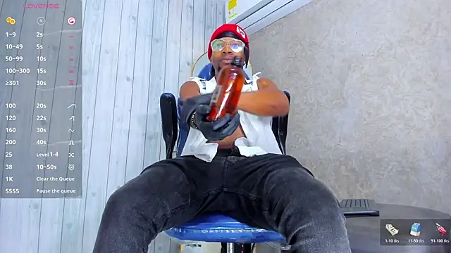 Snapshot of RicoBrown777_ chatting on July 17, 12:24 pm RicoBrown777 online show from July 17, 12:24 pm