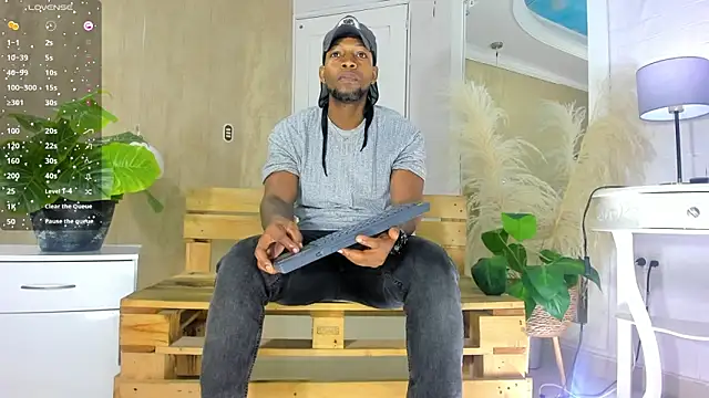 Snapshot of RicoBrown777_ chatting on June 15, 4:01 am RicoBrown777 online show from June 15, 4:01 am