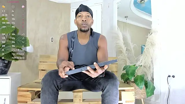 Snapshot of RicoBrown777_ chatting on July 10, 3:39 am RicoBrown777 online show from July 10, 3:39 am