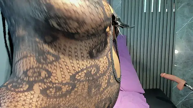 Snapshot of SaraiEvans chatting on February 3, 7:13 am SaraiEvans online show from February 3, 7:13 am