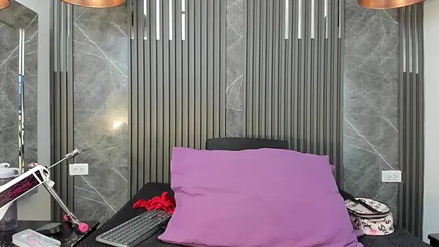 Snapshot of SaraiEvans chatting on January 11, 3:35 am SaraiEvans online show from January 11, 3:35 am