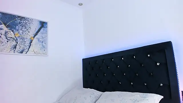 Snapshot of MissMaria chatting on December 8, 4:11 am MissMaria online show from December 8, 4:11 am