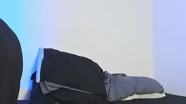 Snapshot of evanandsunny chatting on October 23, 11:25 pm evanandsunny online show from October 23, 11:25 pm