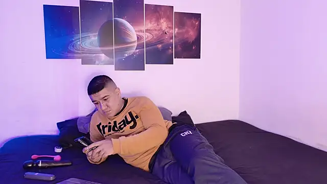 Snapshot of evanandsunny chatting on November 28, 11:05 pm evanandsunny online show from November 28, 11:05 pm