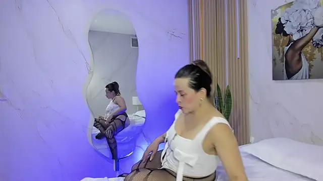 Snapshot of Daphne81_ chatting on September 23, 2:29 am Daphne81 online show from September 23, 2:29 am