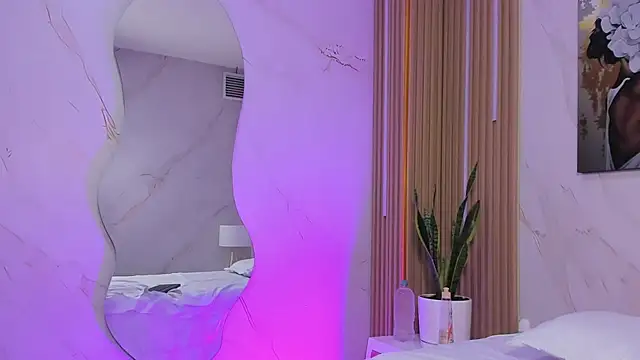 Snapshot of Daphne81_ chatting on September 27, 2:28 am Daphne81 online show from September 27, 2:28 am