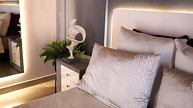 Snapshot of AylinMillerxs chatting on December 13, 8:04 pm AylinMillerxs online show from December 13, 8:04 pm