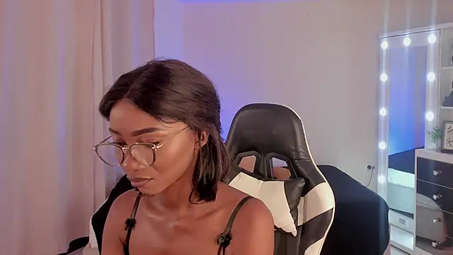 SavannahWildee online show from January 27, 8:07 pm