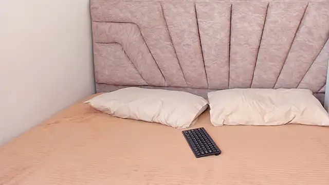 SavannahWildee online show from March 9, 1:25 pm