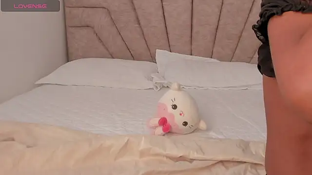 SavannahWildee online show from November 13, 1:26 pm