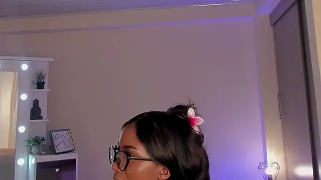 SavannahWildee online show from March 13, 9:05 pm