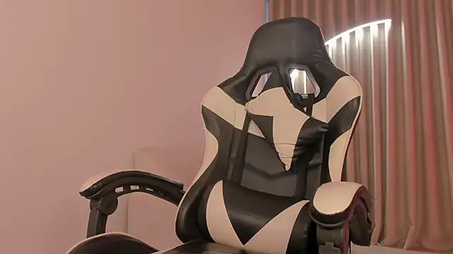 SavannahWildee online show from October 4, 11:23 am