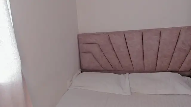 SavannahWildee online show from February 10, 1:32 pm