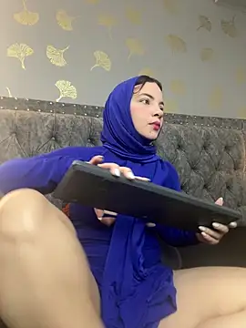 Layla kaderr online show from April 15, 8:53 pm