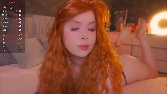RedHotVixen0 online show from December 22, 3:39 am