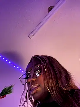 LillShayy online show from December 18, 6:29 am