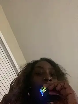 Snapshot of LillShayy chatting on June 9, 3:29 am LillShayy online show from June 9, 3:29 am