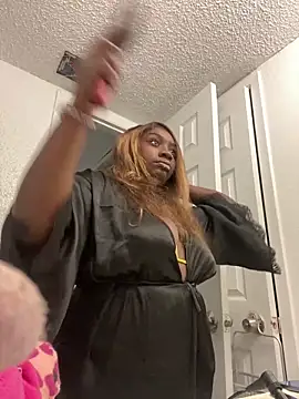 LillShayy online show from December 17, 5:18 pm