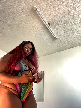 LillShayy online show from October 8, 4:40 pm