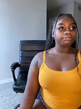 LillShayy online show from December 23, 4:17 pm