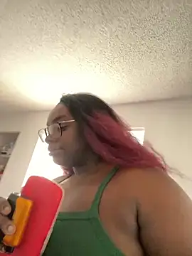 LillShayy online show from October 10, 5:25 pm