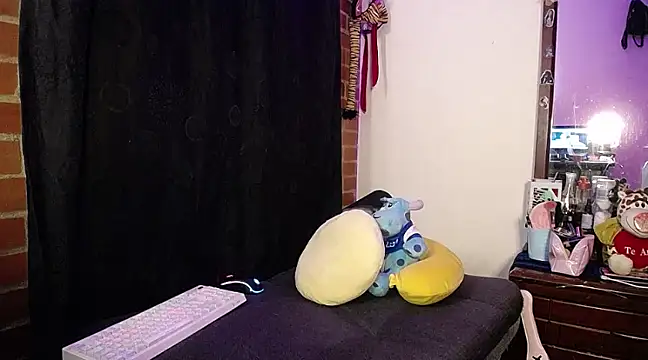 Snapshot of iam_valery chatting on January 9, 6:27 am iam valery online show from January 9, 6:27 am