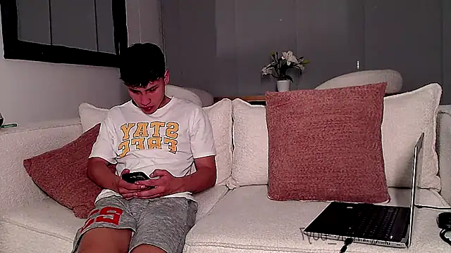 pipeynick online show from February 12, 3:06 am