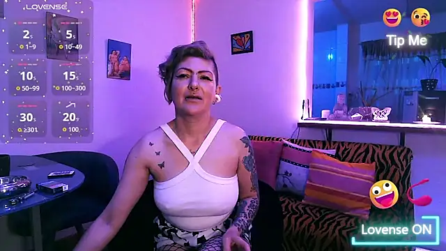 Snapshot of Maria_fernandaxxx_ chatting on October 12, 7:04 pm Maria fernandaxxx online show from October 12, 7:04 pm