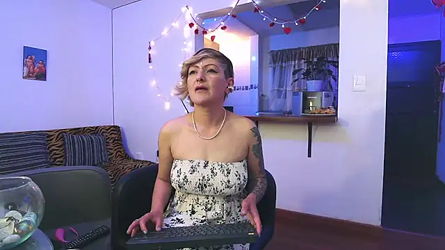 Snapshot of Maria_fernandaxxx_ chatting on February 21, 12:27 am Maria fernandaxxx online show from February 21, 12:27 am