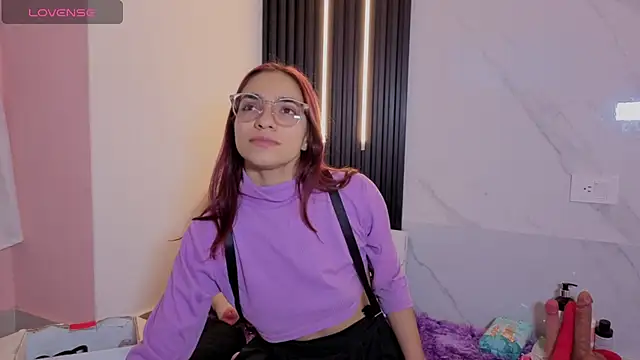 Snapshot of Scarlet_Red_ chatting on November 9, 1:04 pm Scarlet Red online show from November 9, 1:04 pm