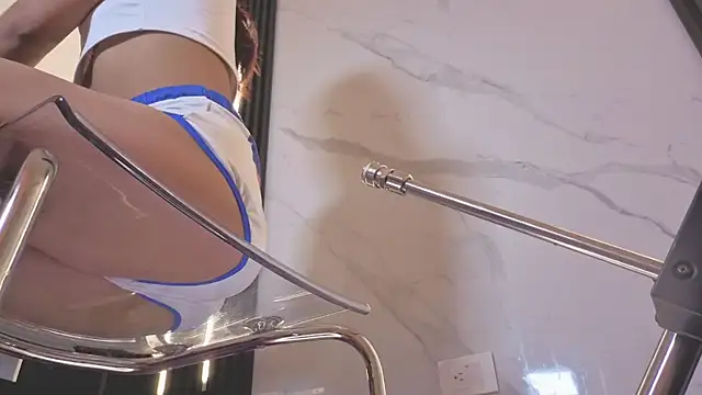 Scarlet Red  online show from February 21, 12:07 pm