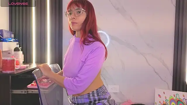 Scarlet Red  online show from February 25, 12:16 pm