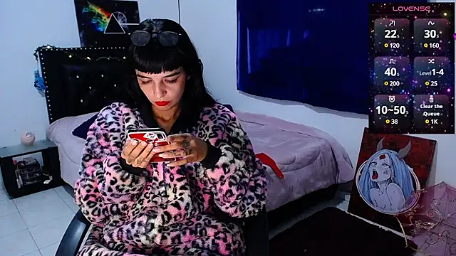 Snapshot of charllotee_dark chatting on December 18, 11:40 pm charllotee dark online show from December 18, 11:40 pm