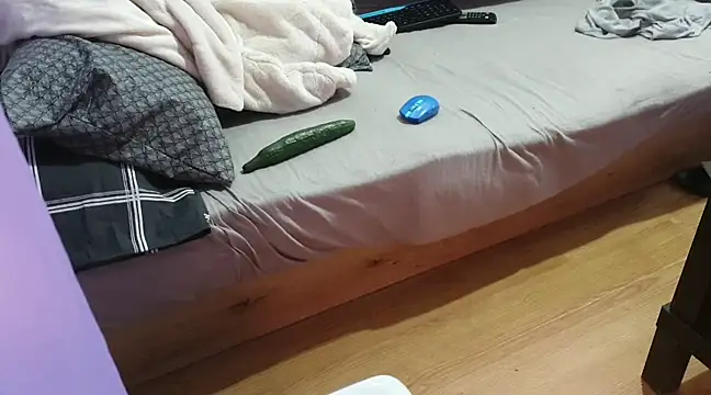 eblata04 online show from March 4, 3:44 am