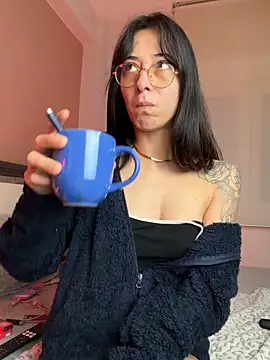 Snapshot of SOFIASWEETSECRETT chatting on November 18, 5:33 am SOFIASWEETSECRETT online show from November 18, 5:33 am