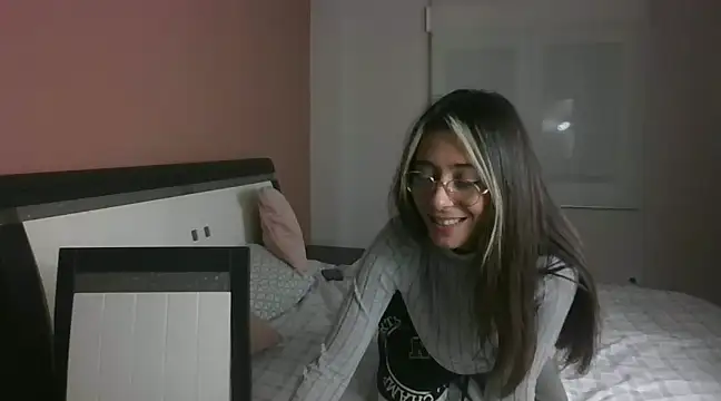 Snapshot of SOFIASWEETSECRETT chatting on December 29, 6:27 pm SOFIASWEETSECRETT online show from December 29, 6:27 pm