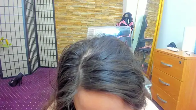 Snapshot of AishaRouhi chatting on February 22, 5:32 am AishaRouhi online show from February 22, 5:32 am