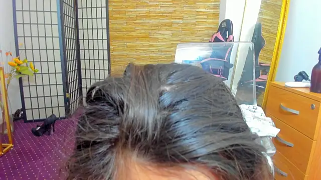 Snapshot of AishaRouhi chatting on February 28, 4:56 am AishaRouhi online show from February 28, 4:56 am