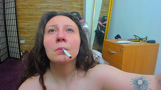 Snapshot of AishaRouhi chatting on February 17, 5:05 am AishaRouhi online show from February 17, 5:05 am