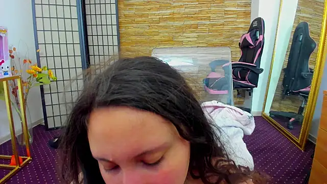 Snapshot of AishaRouhi chatting on December 22, 6:13 am AishaRouhi online show from December 22, 6:13 am