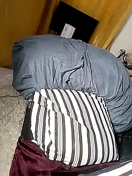 Hugemassivebootie online show from November 17, 1:26 pm