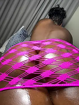 Snapshot of Hugemassivebootie chatting on May 21, 6:49 pm Hugemassivebootie online show from May 21, 6:49 pm