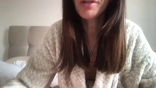 Snapshot of paolajonez chatting on October 2, 4:54 pm paolajonez online show from October 2, 4:54 pm