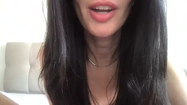 paolajonez online show from December 5, 6:06 pm