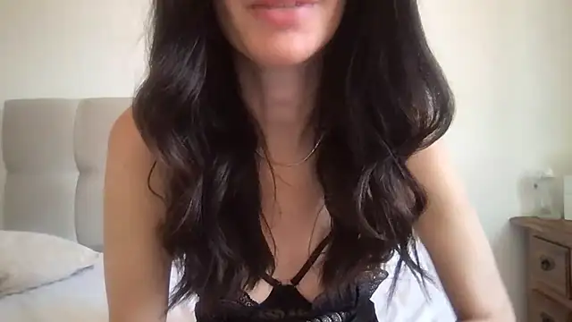 paolajonez online show from February 16, 1:32 pm