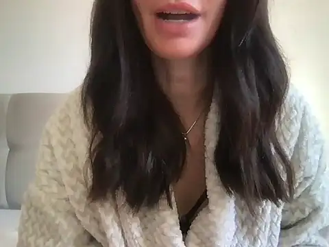 paolajonez online show from April 11, 12:31 pm