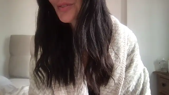 paolajonez online show from January 6, 11:47 am