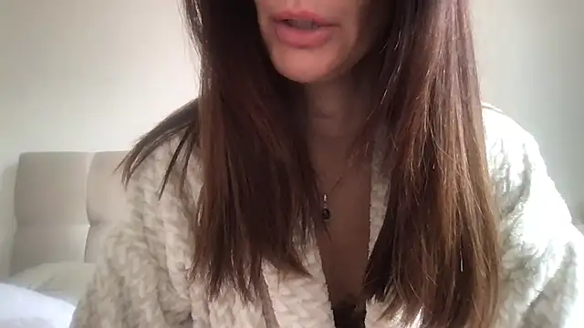 Snapshot of paolajonez chatting on October 15, 12:46 pm paolajonez online show from October 15, 12:46 pm