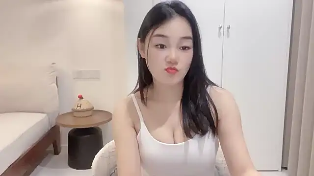 Snapshot of cloud8822 chatting on June 23, 1:20 pm cloud8822 online show from June 23, 1:20 pm